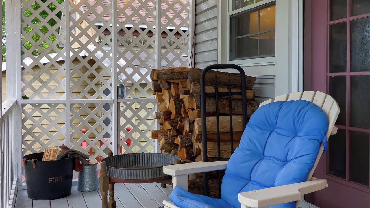 Photo of Patio Balcony in Moon Lake Cottages
