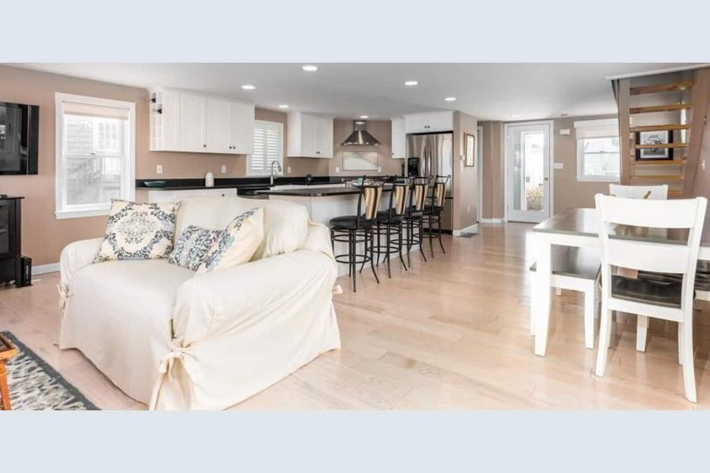 Photo of Livingroom in Newburyport