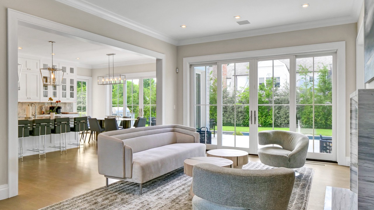 Photo of Livingroom in Village of Southampton