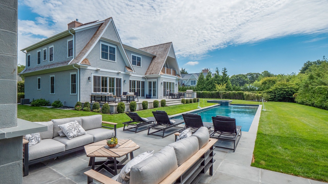 Photo of Outdoor in Village of Southampton