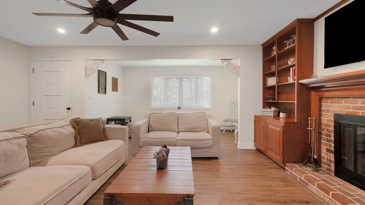 Photo of Livingroom in Melvin Village