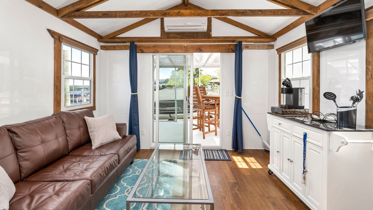 Photo of Livingroom in Weirs Beach