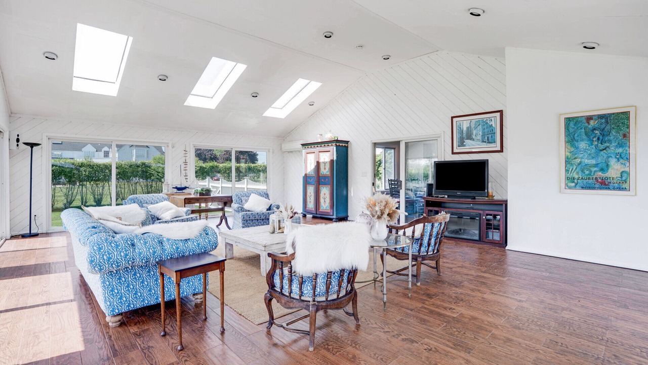 Photo of Livingroom in Westhampton Beach