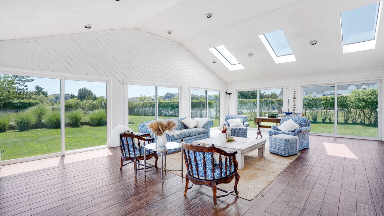 Photo of Livingroom in Westhampton Beach