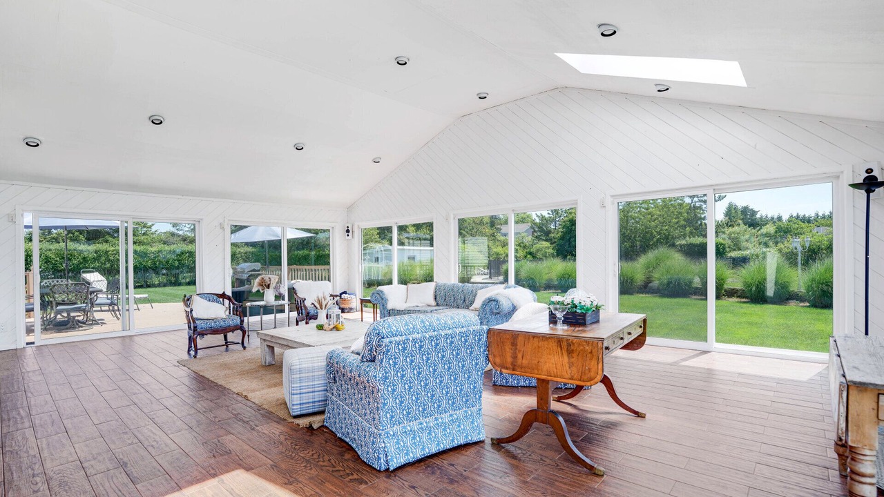 Photo of Livingroom in Westhampton Beach