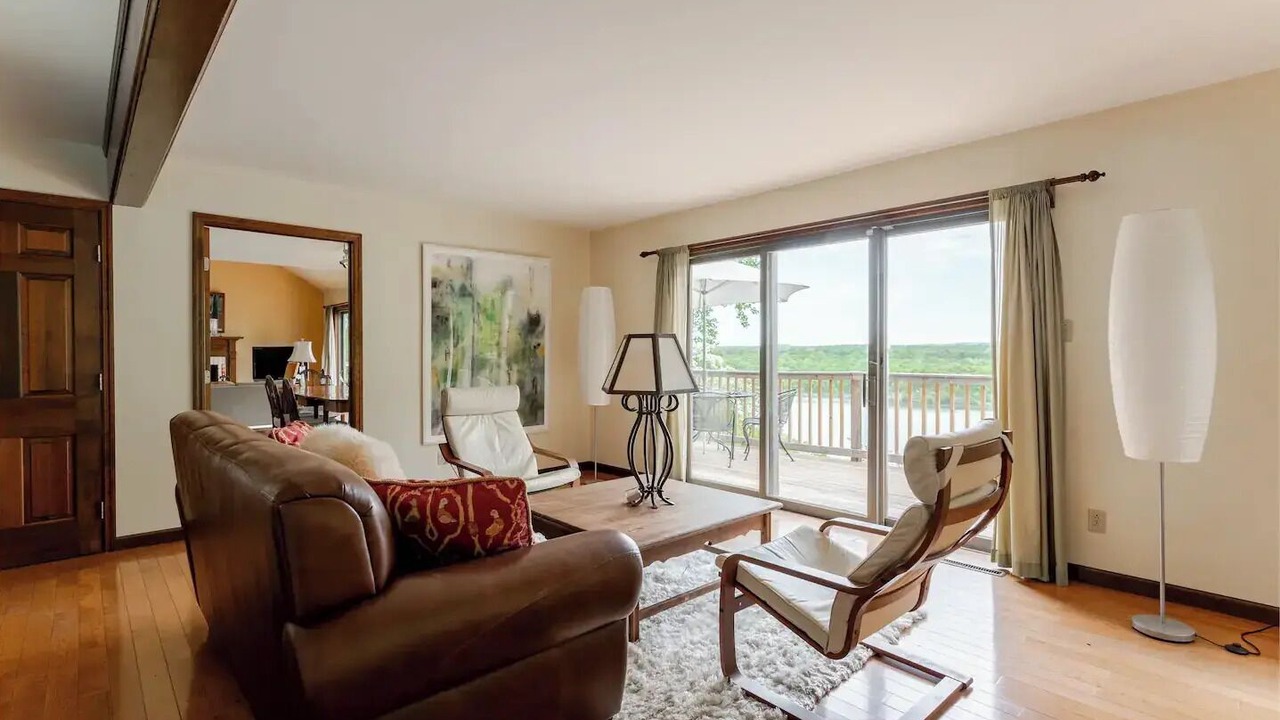 Photo of Livingroom in Town of Lloyd