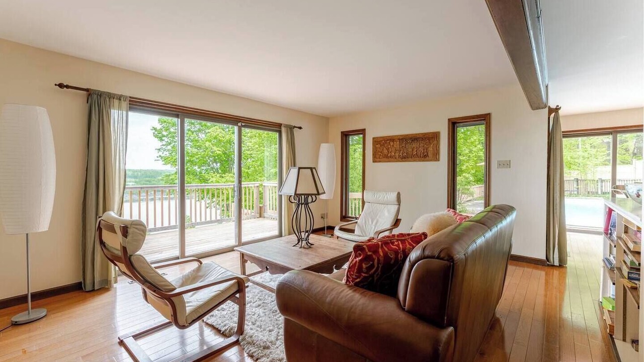 Photo of Livingroom in Town of Lloyd
