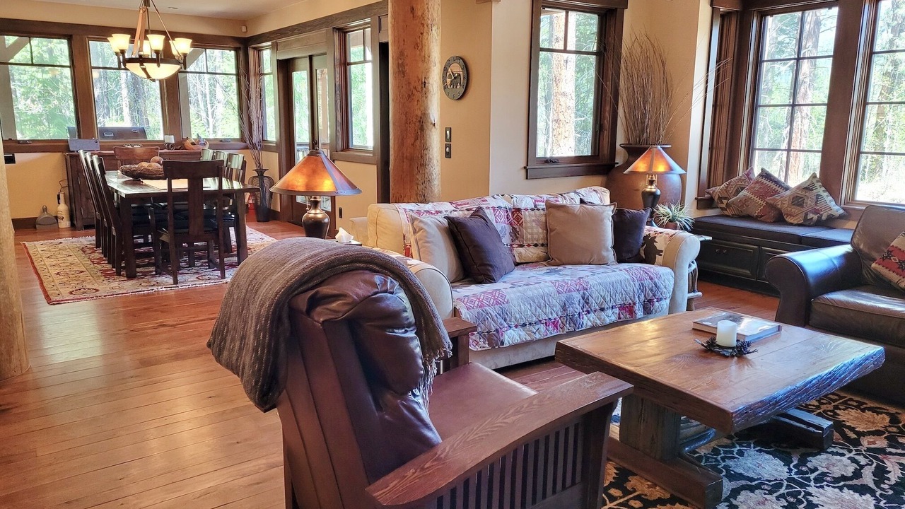 Photo of Livingroom in Mazama