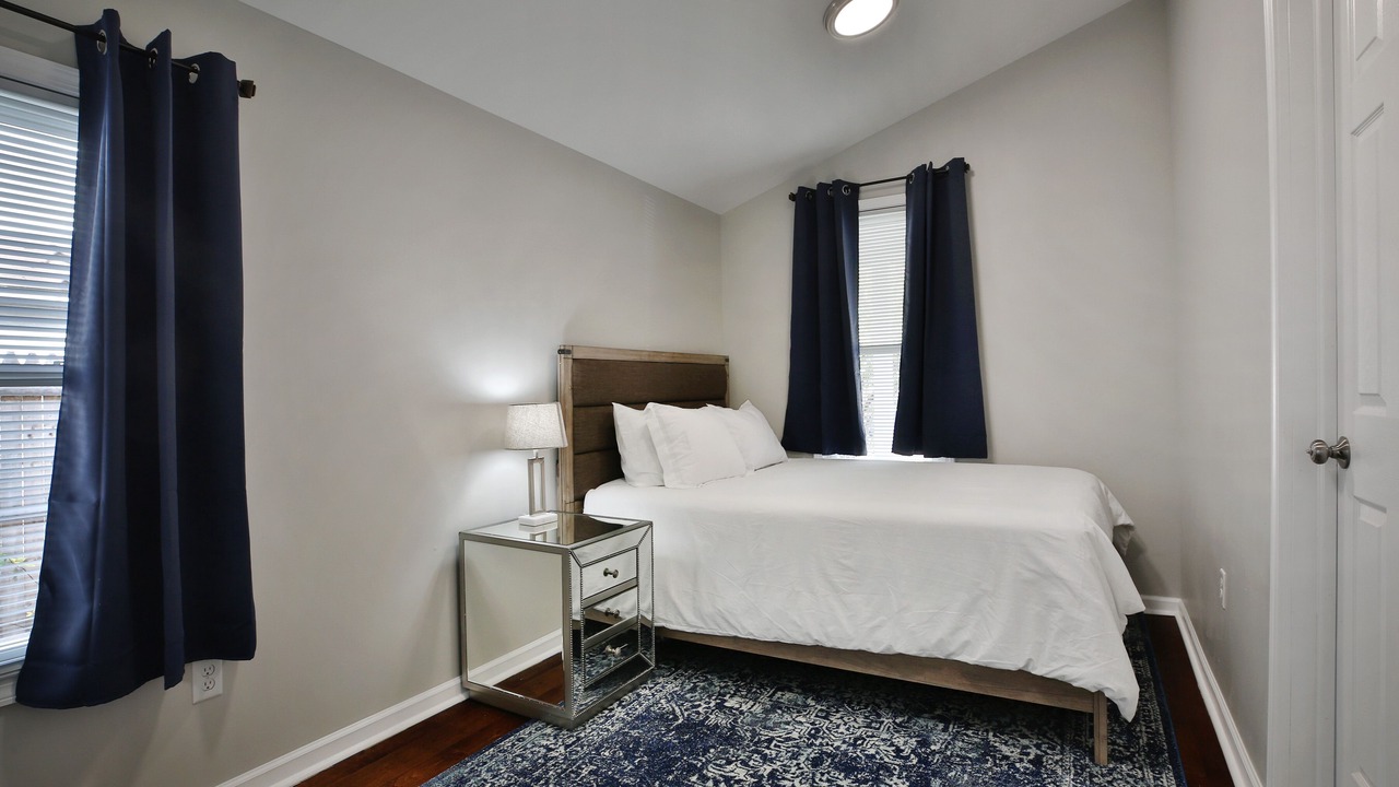 Photo of Bedroom in Old North Columbus