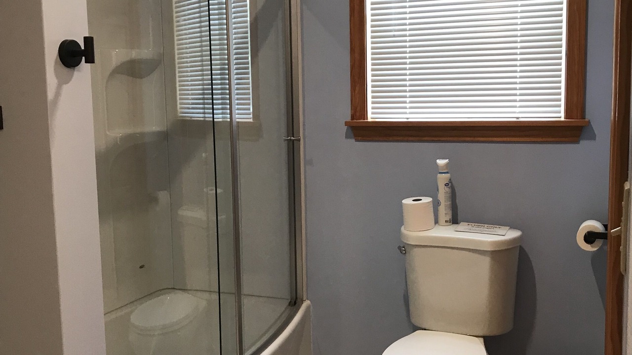 Photo of Bathroom in Newport Center