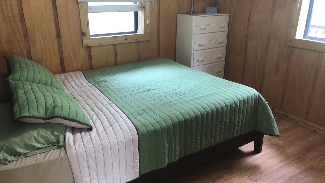 Photo of Bedroom in Lake Erie Beach