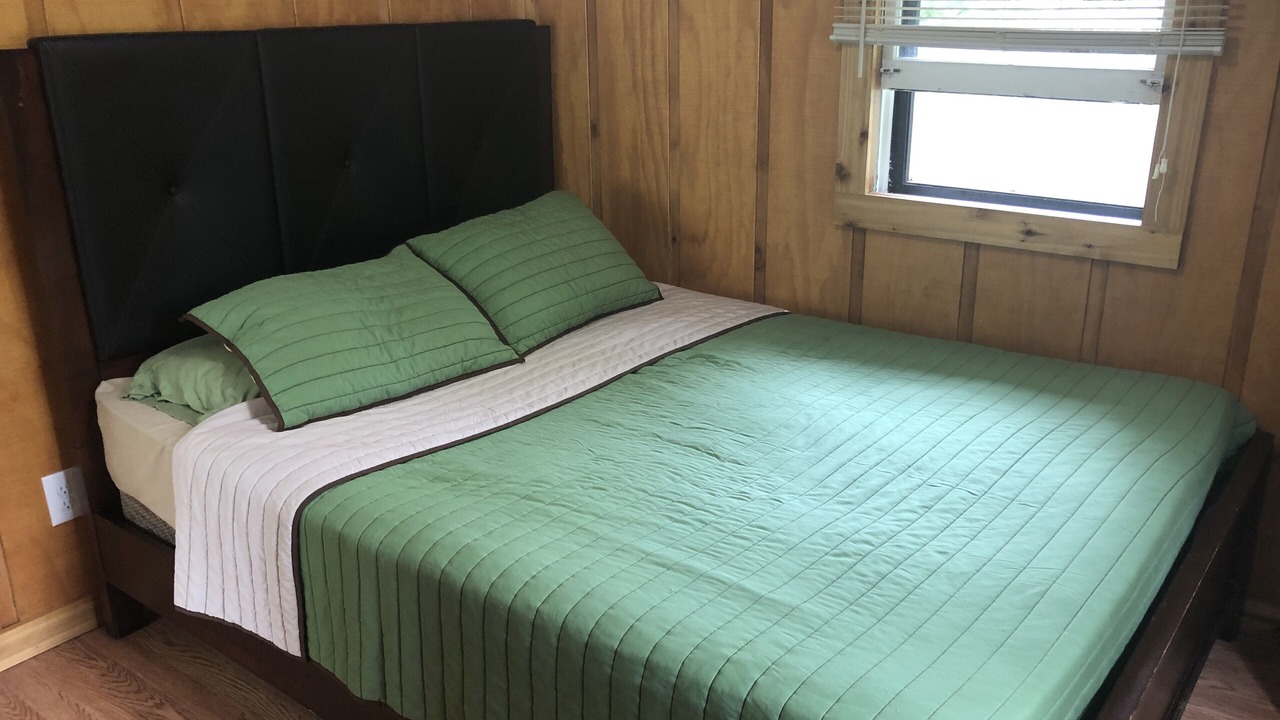 Photo of Bedroom in Lake Erie Beach