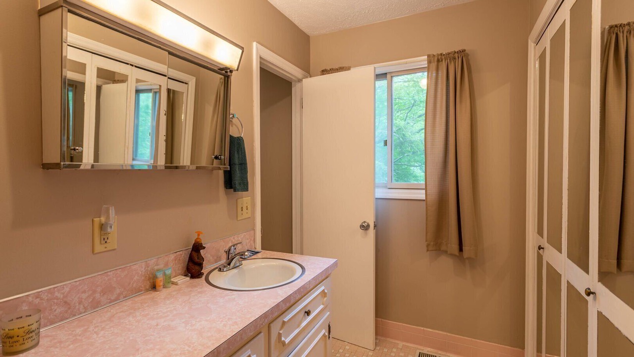 Photo of Bathroom in Todd