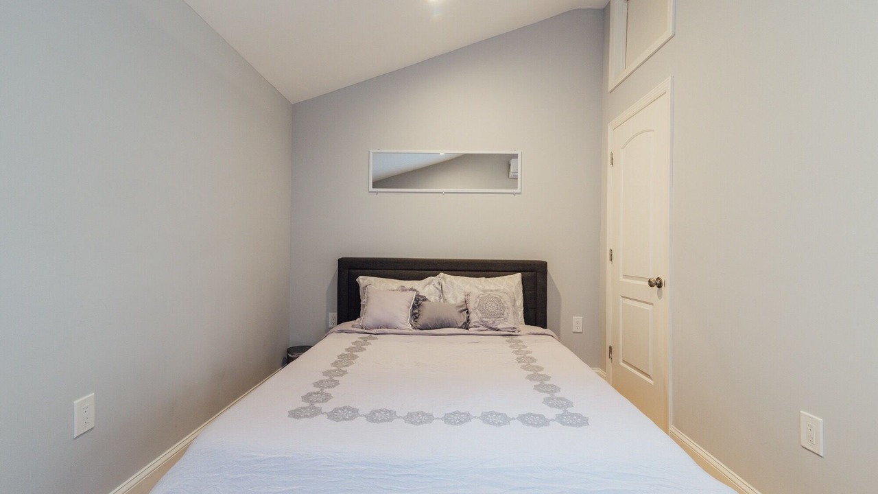 Photo of Bedroom in Newark