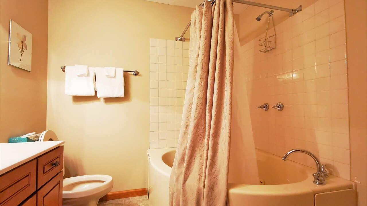 Photo of Bathroom in Snowshoe
