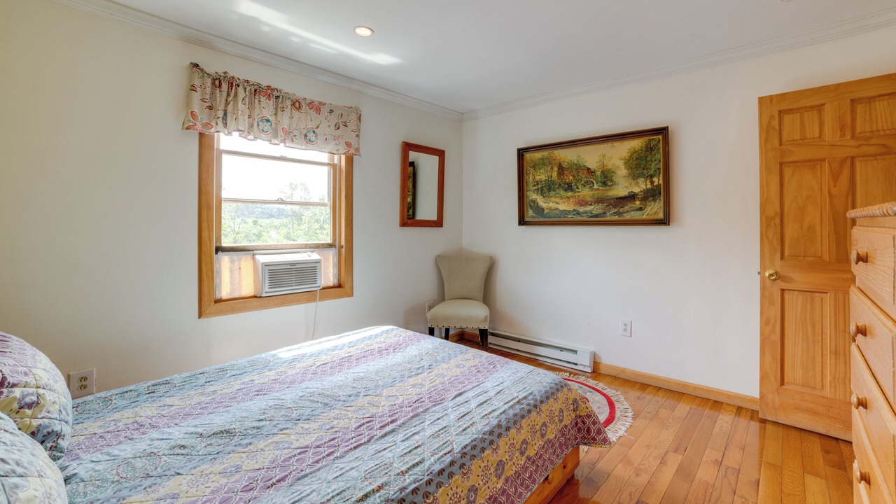 Photo of Bedroom in Hancock
