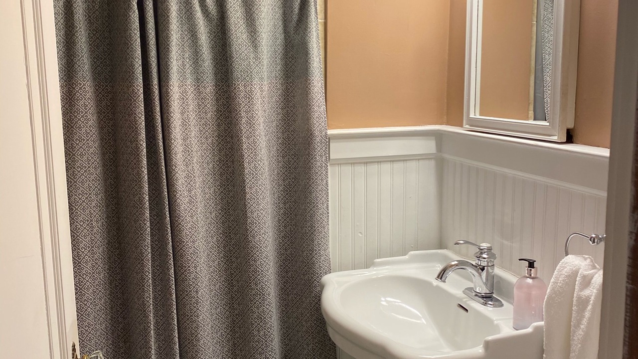 Photo of Bathroom in Blue Jay