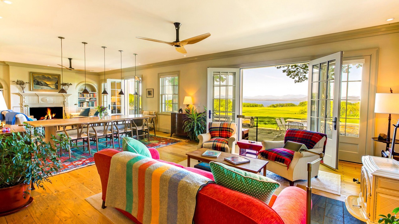 Photo of Livingroom in Shelburne