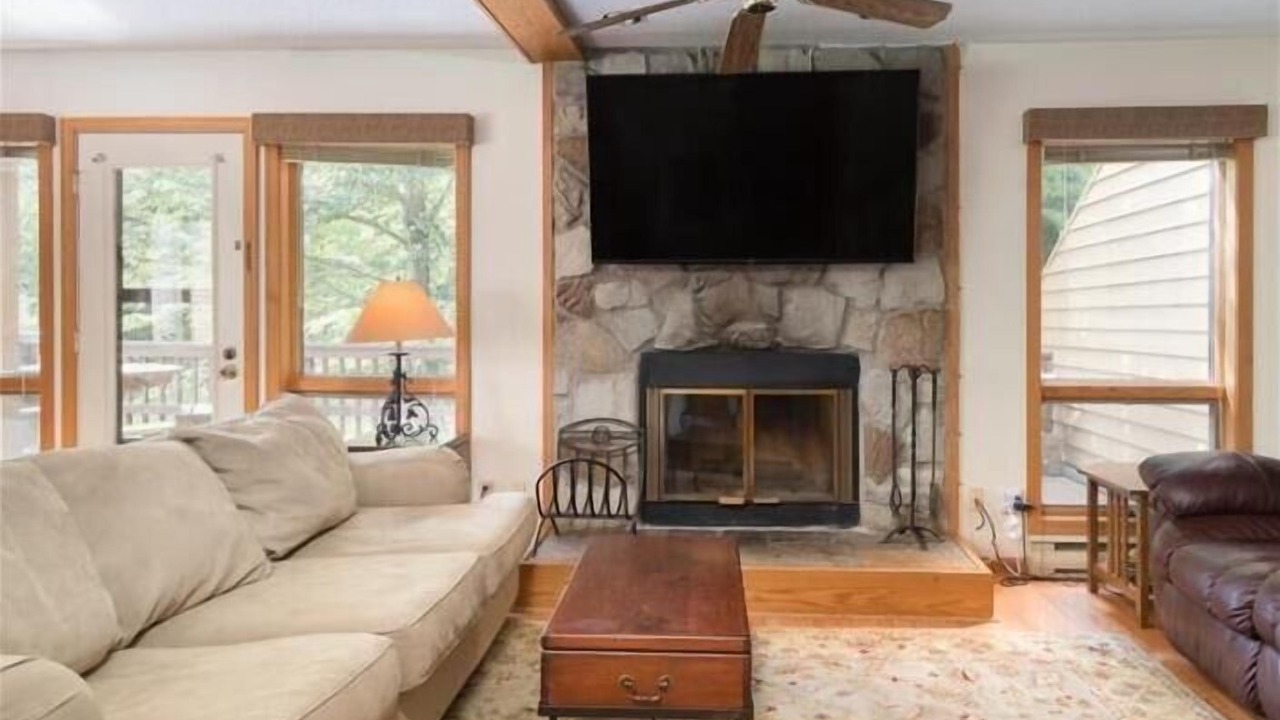 Photo of Livingroom in Davis