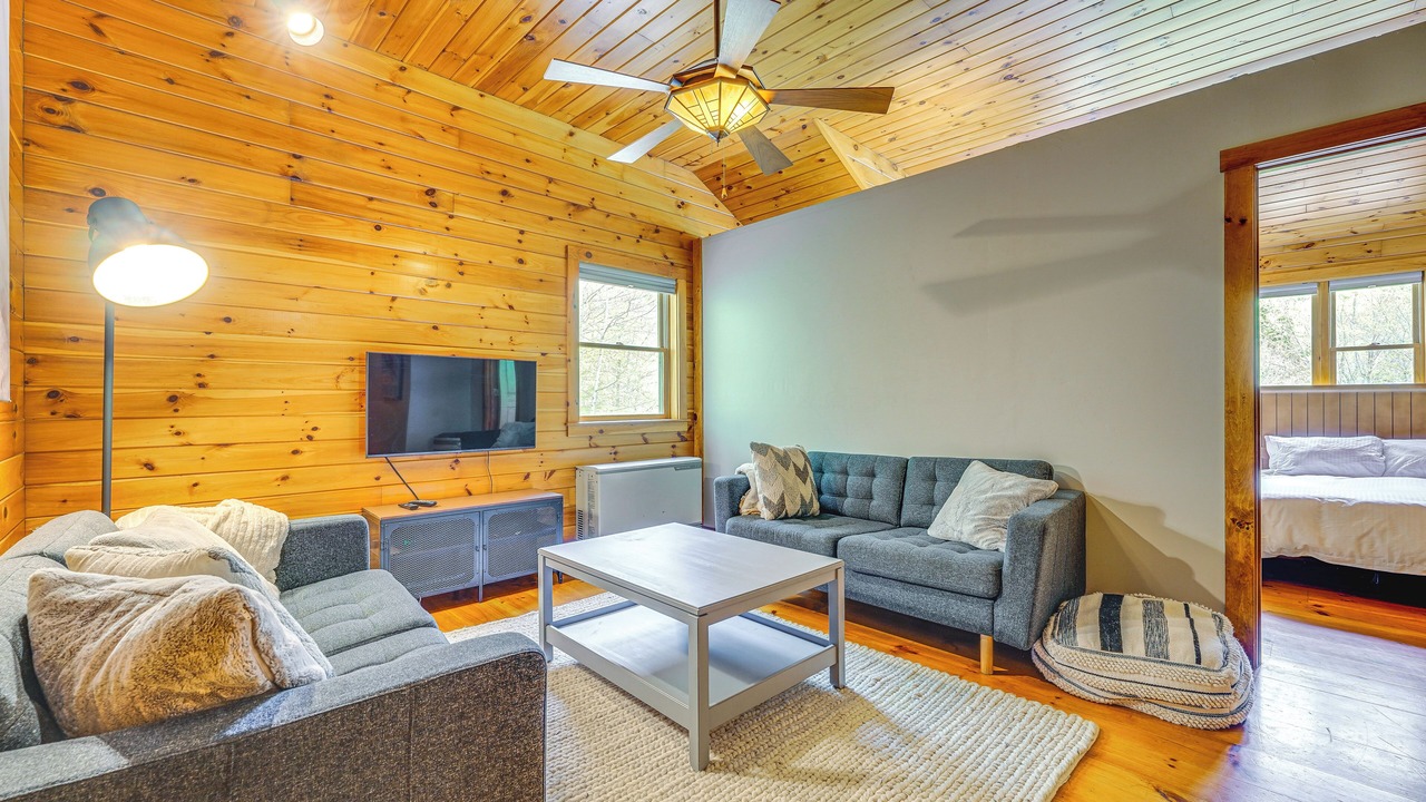 Photo of Livingroom in Bridgewater Corners