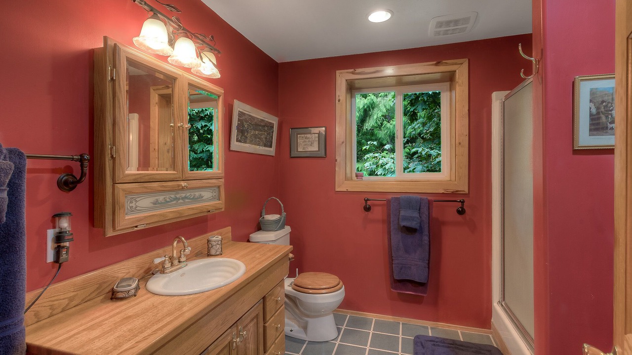 Photo of Bathroom in Gold Bar