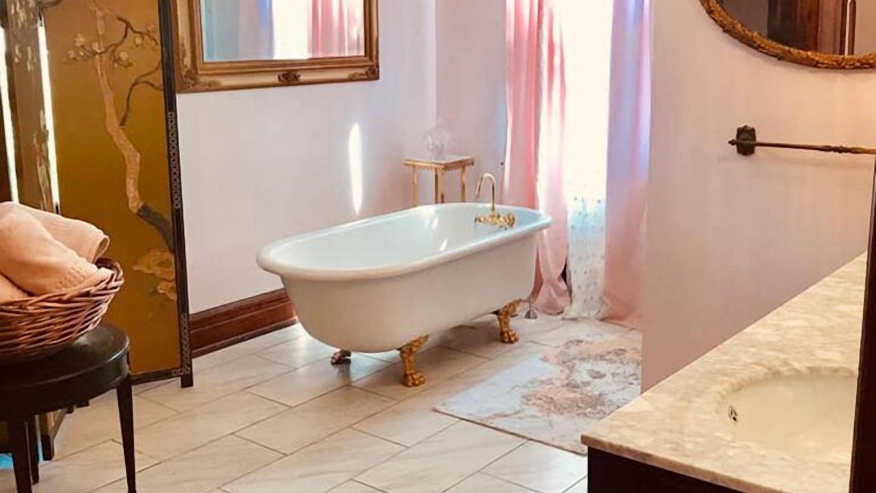 Photo of Bathroom in Front Park