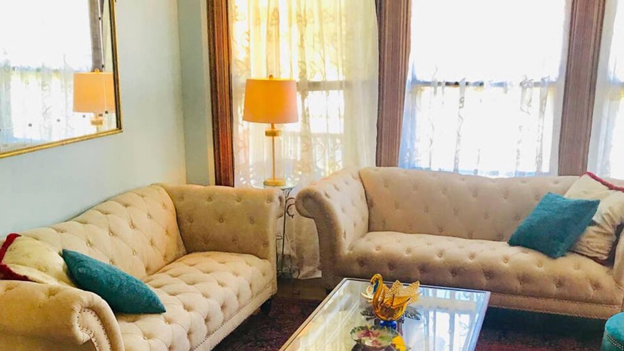 Photo of Livingroom in Front Park