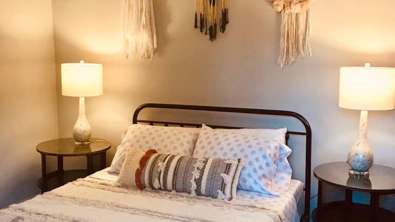 Photo of Bedroom in Front Park