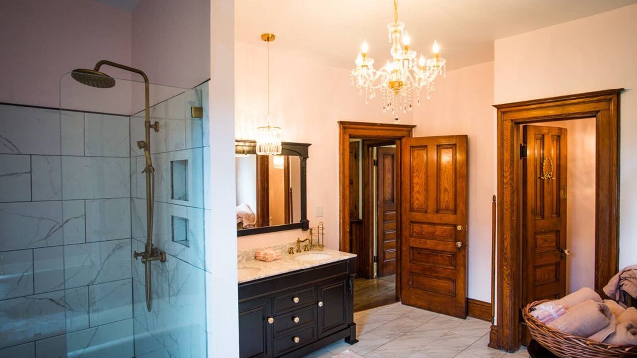Photo of Bathroom in Front Park