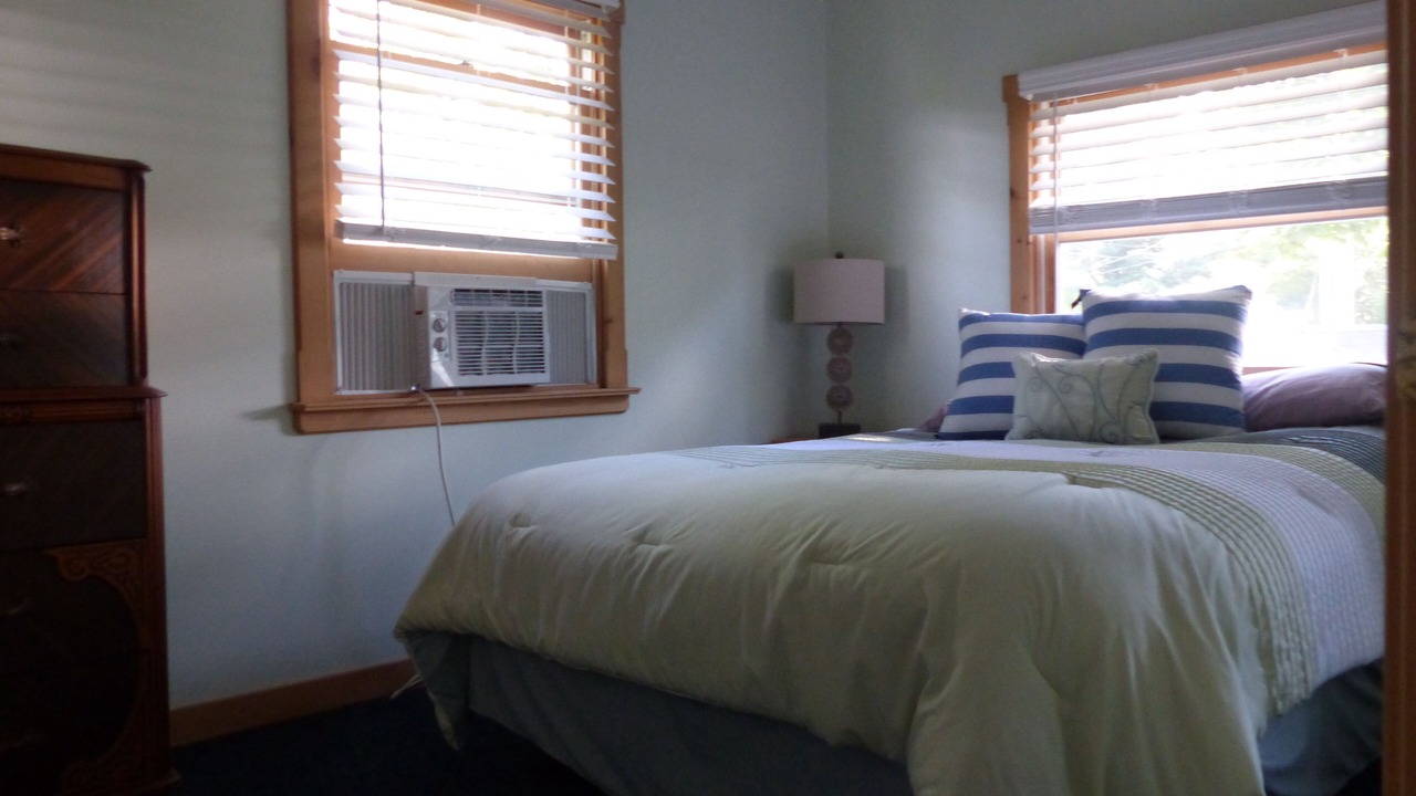Photo of Bedroom in Crystal Beach