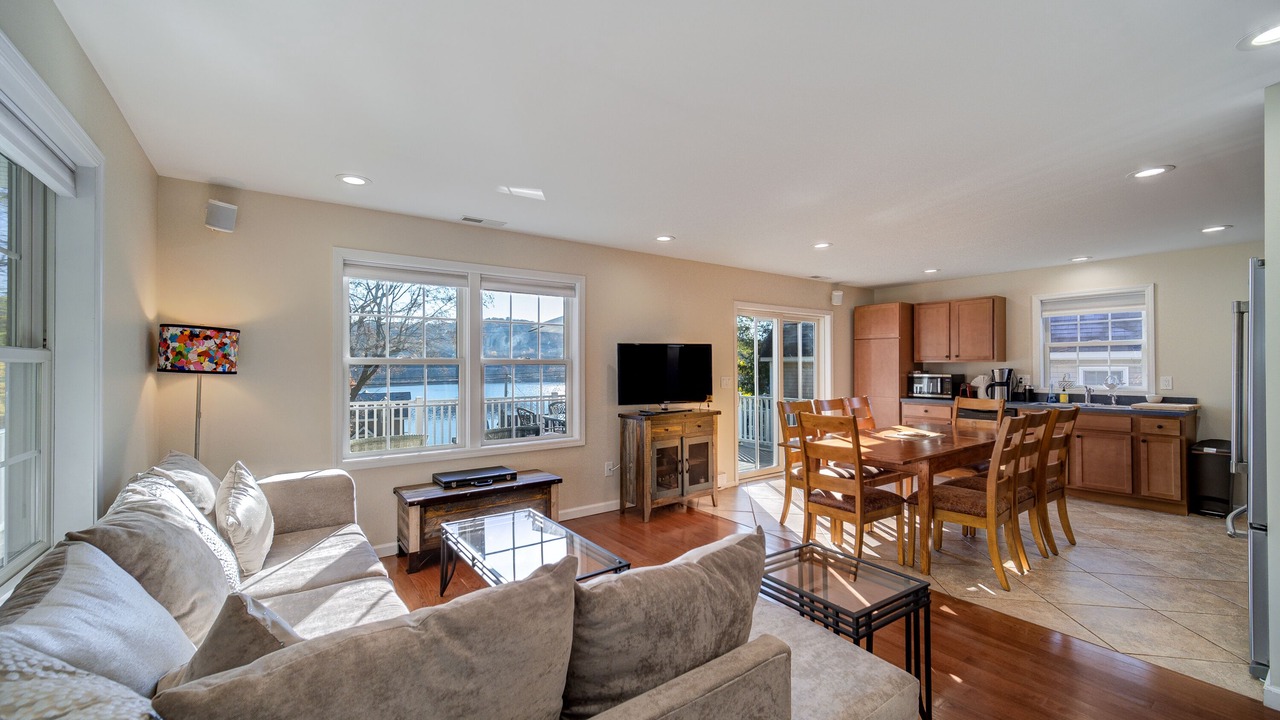 Photo of Livingroom in Holmes
