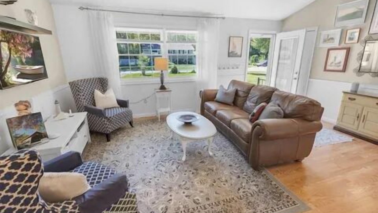 Photo of Livingroom in Saybrook Manor