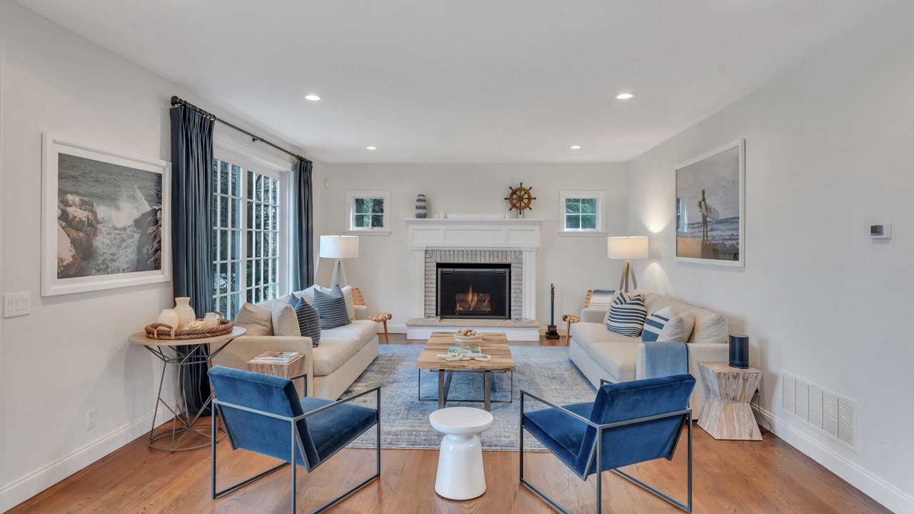 Photo of Livingroom in East Hampton North