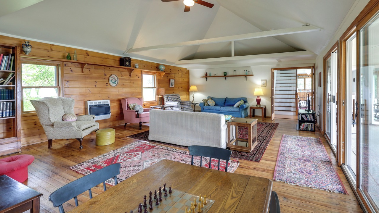 Photo of Livingroom in East Sullivan