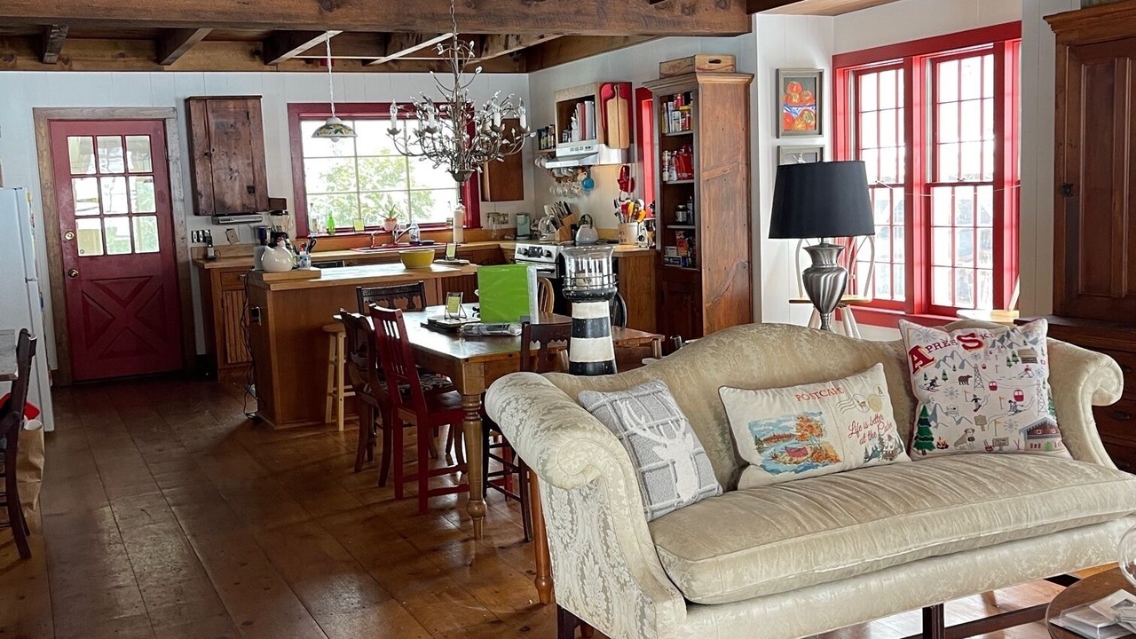 Photo of Livingroom in Forest Dale
