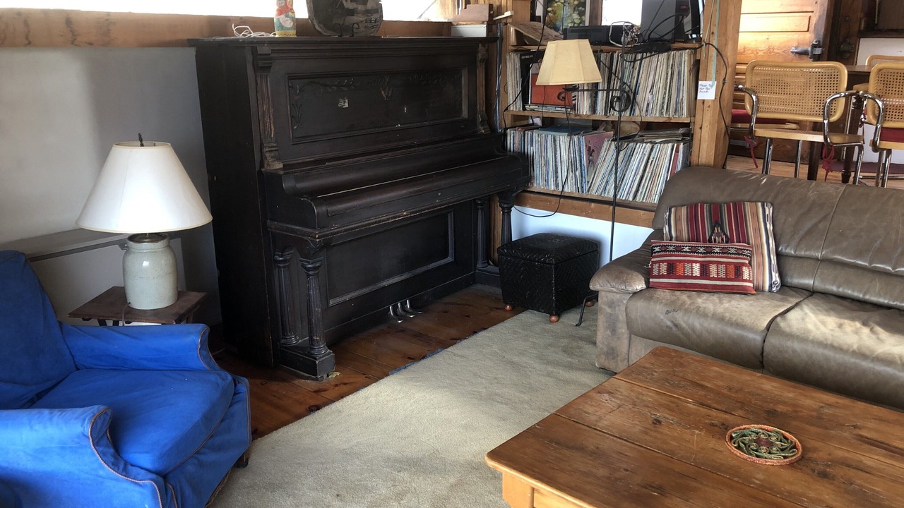Photo of Livingroom in Warren