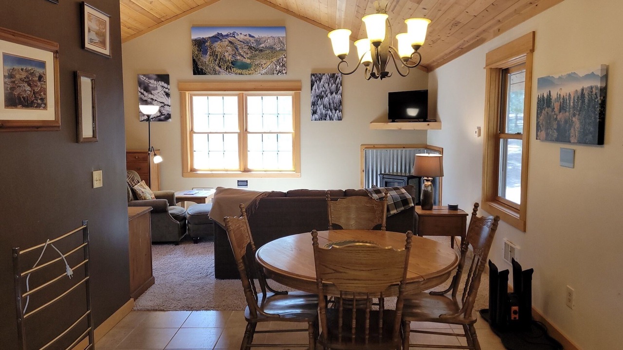Photo of Livingroom in Mazama