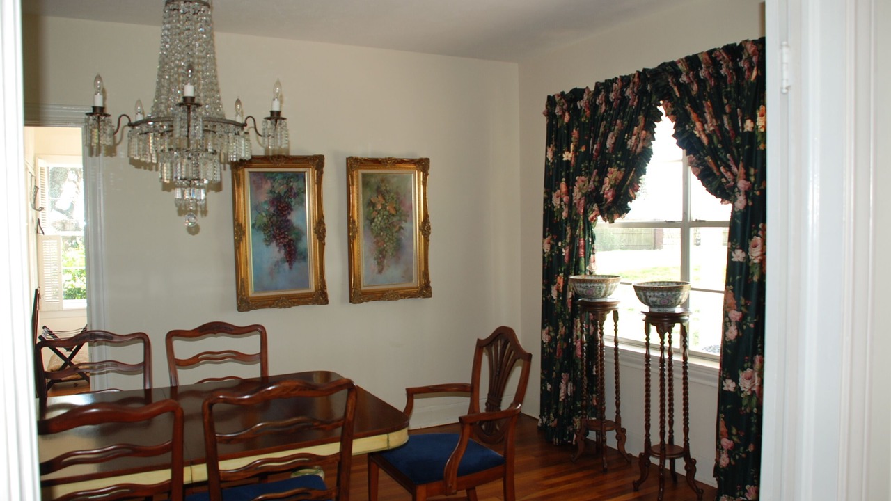 Photo of Bedroom in Damon