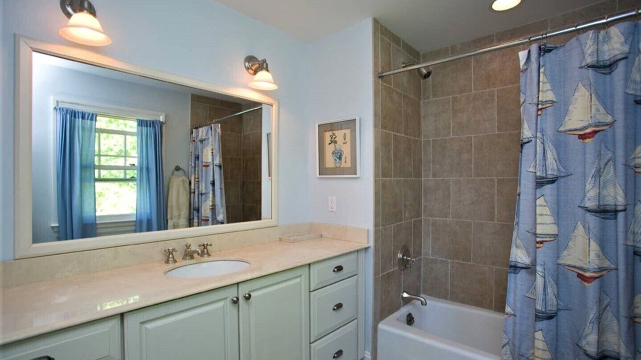 Photo of Bathroom in Shinnecock Hills