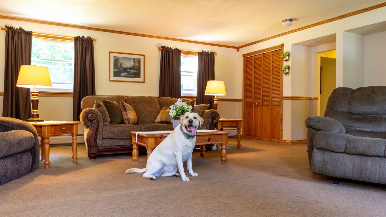 Photo of Livingroom in Town of Reading