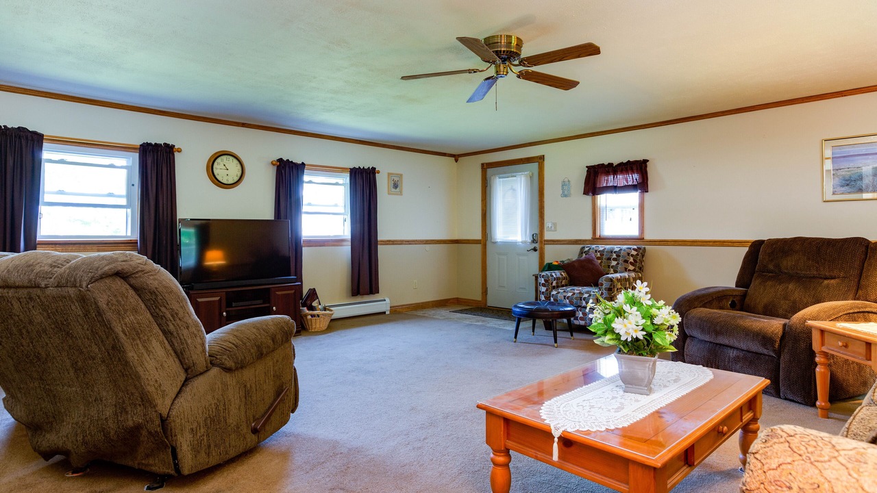 Photo of Livingroom in Town of Reading