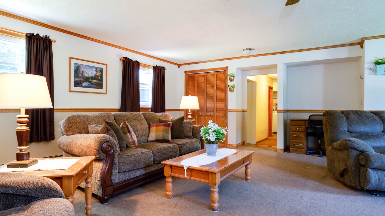 Photo of Livingroom in Town of Reading