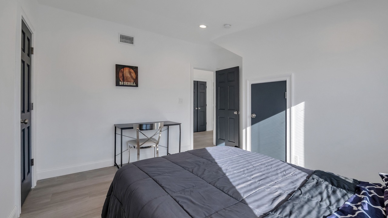 Photo of Bedroom in Long Beach