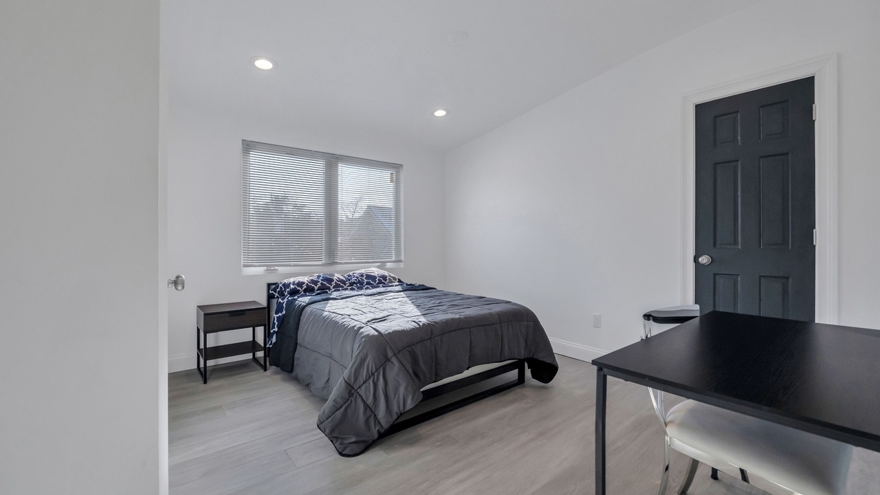 Photo of Bedroom in Long Beach