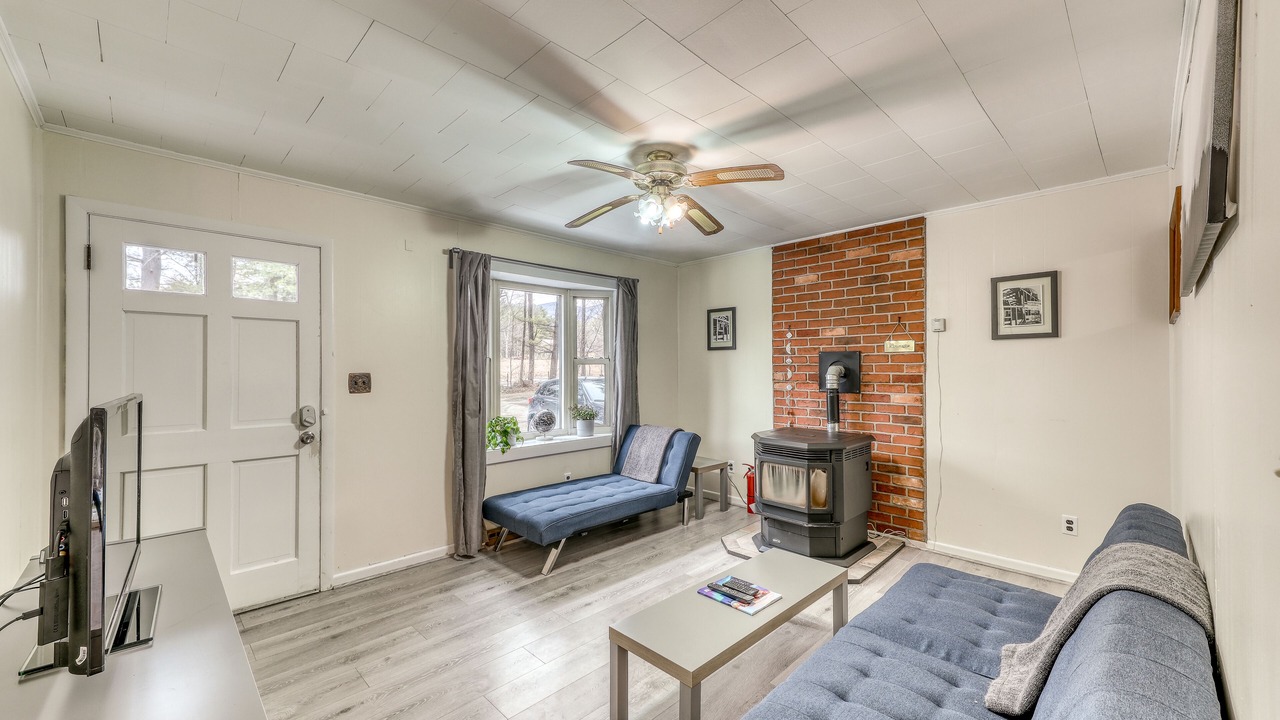 Photo of Livingroom in East Haven  Rutland County