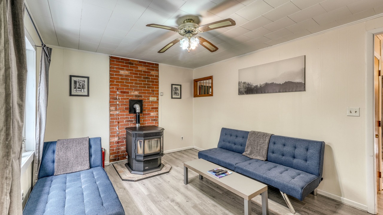 Photo of Livingroom in East Haven  Rutland County