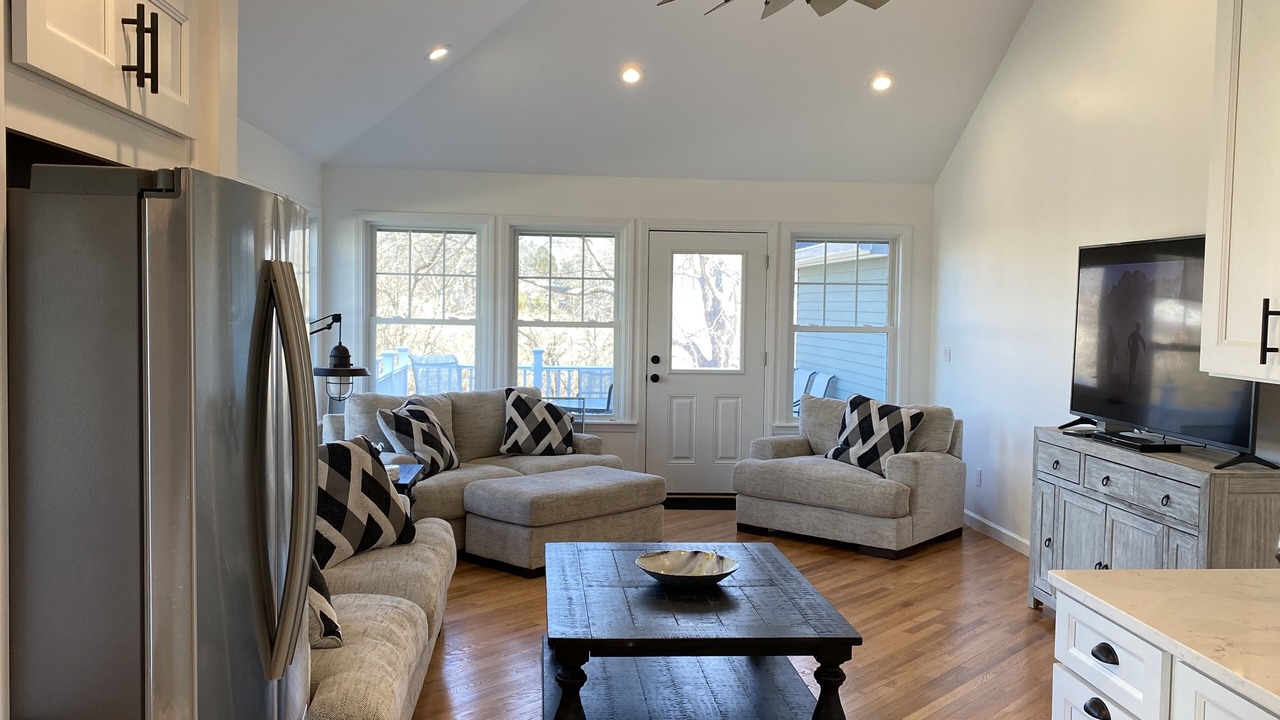 Photo of Livingroom in Westbrook Center