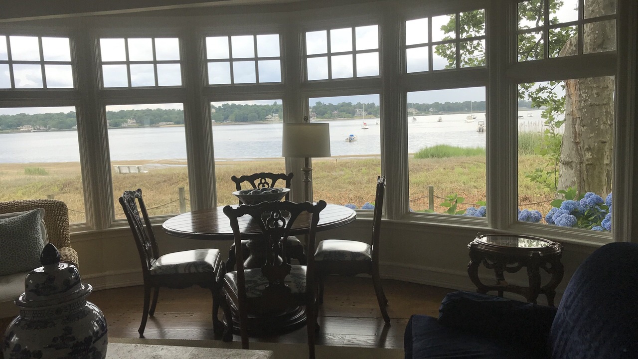 Photo of Livingroom in Port Washington