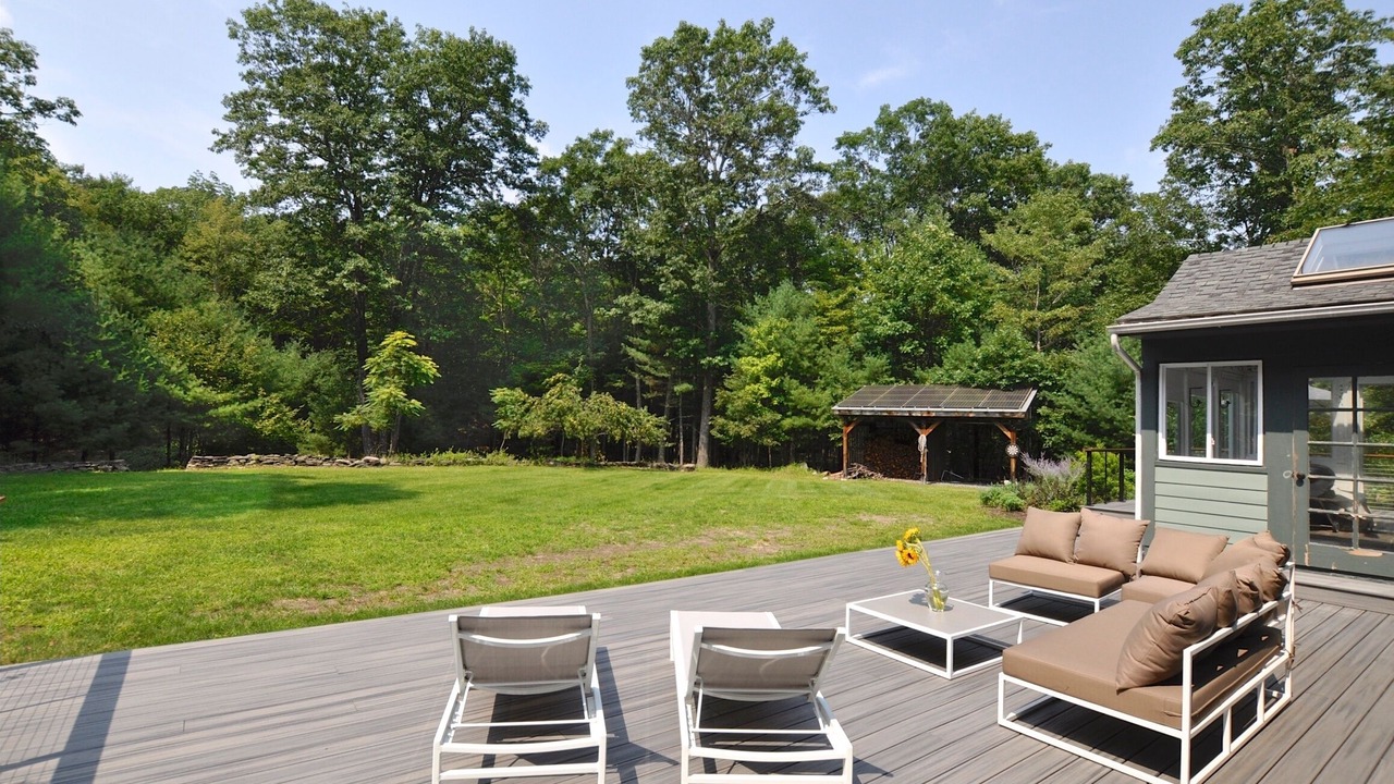 Photo of Patio Balcony in West Hurley