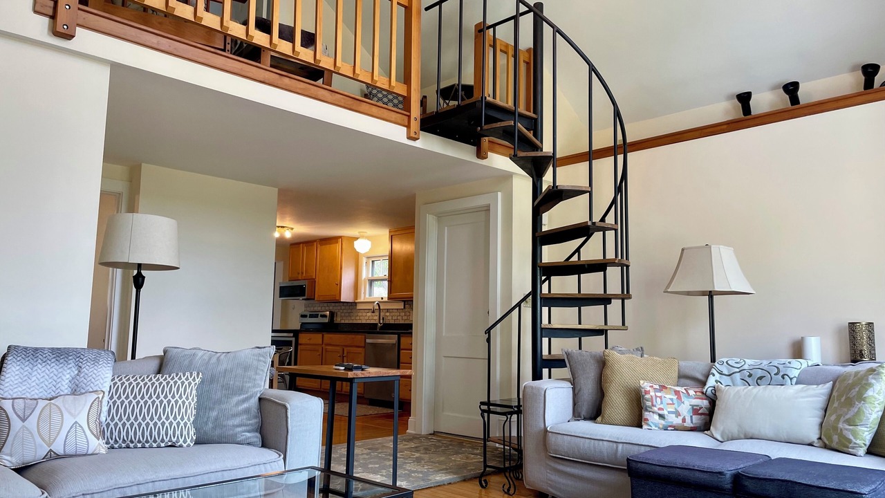 Photo of Livingroom in Burlington